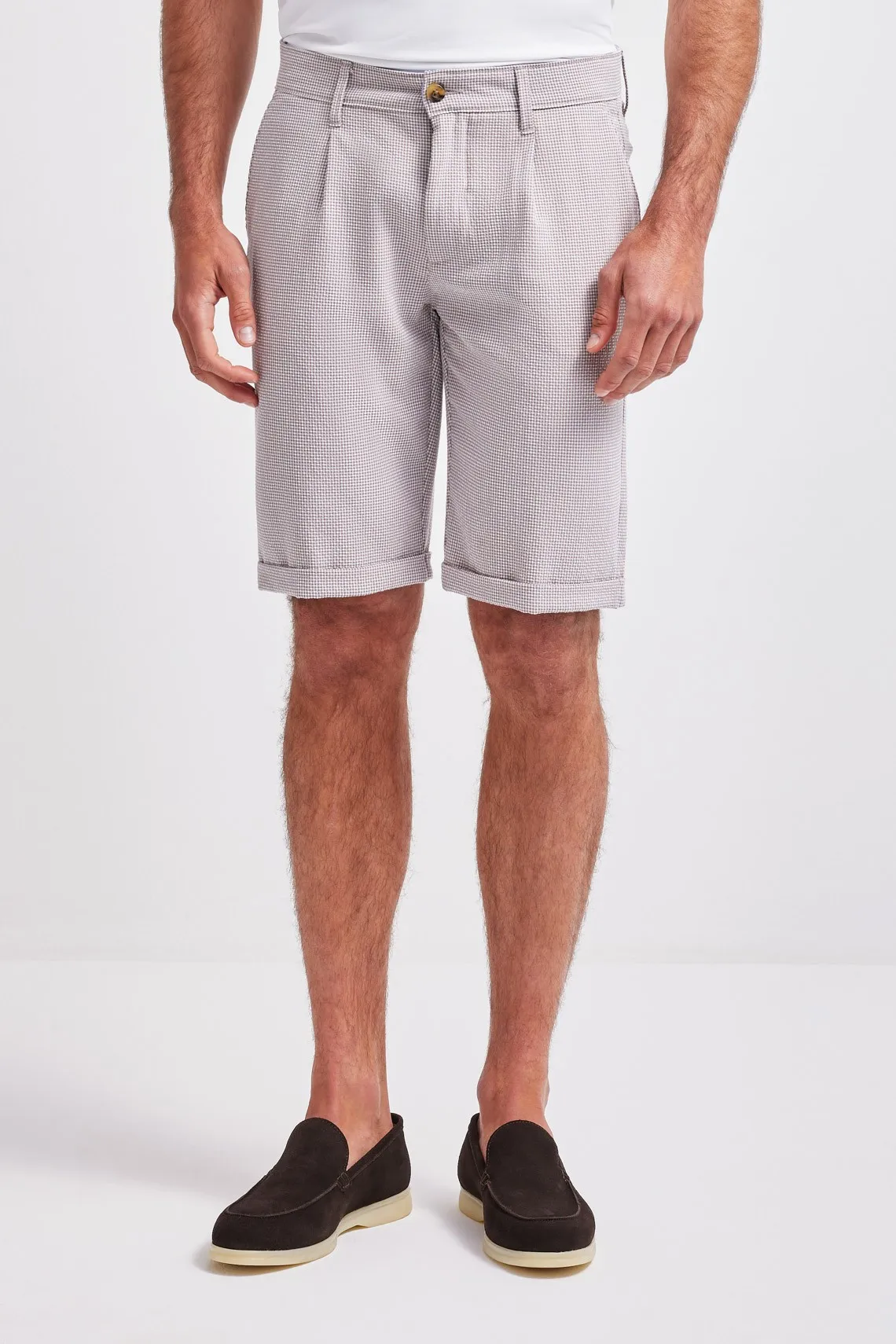 BERMUDA CON PENCES MICROFANTASIA BEIGE